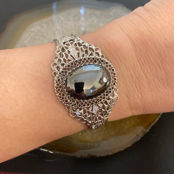 Xxsoldxx Vintage Whiting & Davis Hematite & silver clamp bracelet EUC 6.5" - Picture 11 of 11